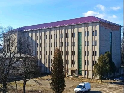 Продаж комерційного приміщення 5-ти поверхової адмінспоруди з актовим Коломыя