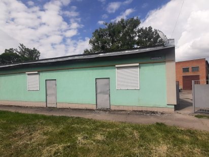 Продам нежитлову будівлю комерційного призначення Лубны