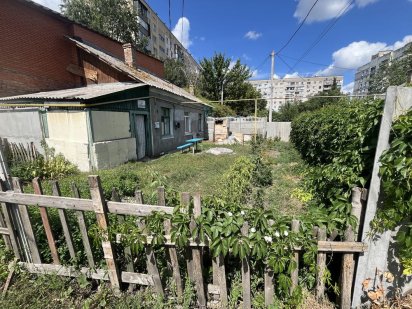 Продам 3-к на землі в центрі під бізнес Самар