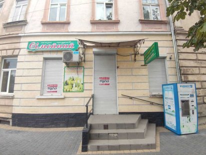 Продається комерційне приміщення по вул. Підзамче (біля заправки ОККО) Стрый