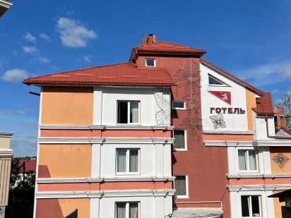 Продаж бізнесу: готель, ком. прим., кафе + зем. діл., центр Трускавеця Трускавец