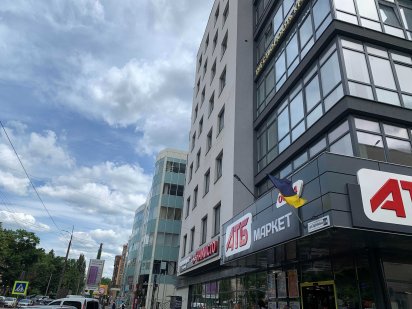 Продаж приміщення 70кв.м. в бізнес-центрі вул.Зарічанська,Хмельницький Хмельницький