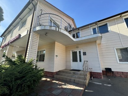 Комерційна будівля по вул.Верхній Береговій Хмельницький