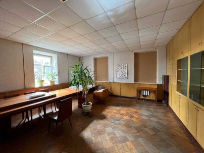 Продаж фасадної нежитлової будівлі 800м2, Три поверхи Белая Церковь