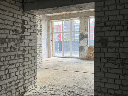 Комерційне приміщення в торгівельному центрі 74,8 м2 в місті Буча Буча