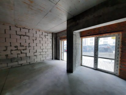 Фасадне приміщення в районі центрального парку Ирпень