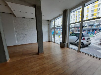 Фасадне приміщення з ремонтом у заселеному комплексі Ирпень