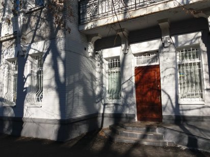 Продам 4х комнат квартиру / нежилой фонд / в Центре с отдельным входом Полтава