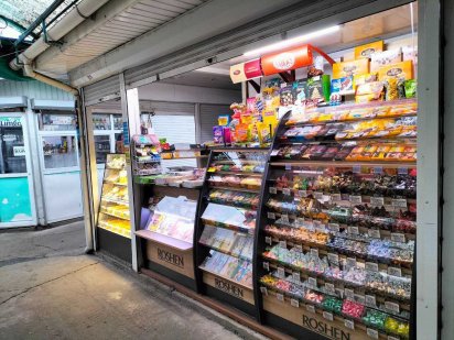 Кіоск на центральному продуктовому ринку. Рівне