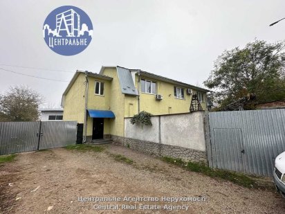 Продається окремостояча двоповерхова будівля, в цілях бізнесу Черновцы