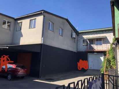 Продам приміщення !2 окремі будівлі ! Прибудинкова територія! Київ