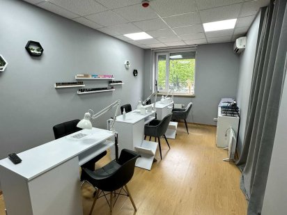 Нежитлове приміщення 100 квм під офіс, салон. Проспект Курбаса, 7б Київ