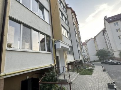 Продаж комерційного приміщення Дж.Ленона Львов