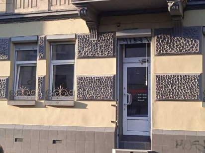 Продам фасадне комерційне приміщення з ремонтом в ближньому центрі Львів