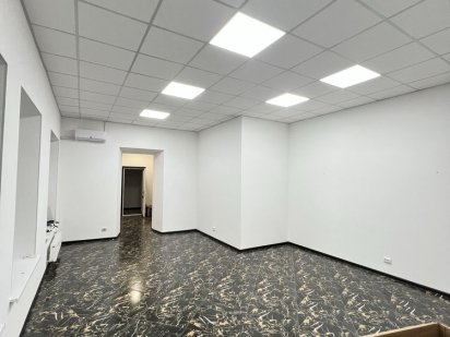 В Продажу приміщення на Пушкінській , фасад , 140 кв м Миколаїв