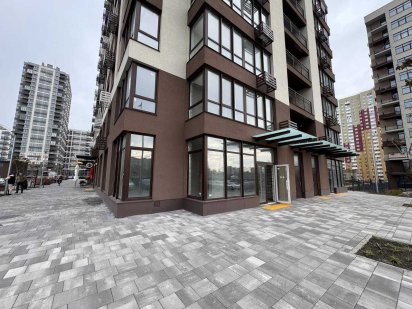 Продаж приміщення (фасад,кутове,комерція,нежитлове,офіс) Варшавський 2 Київ