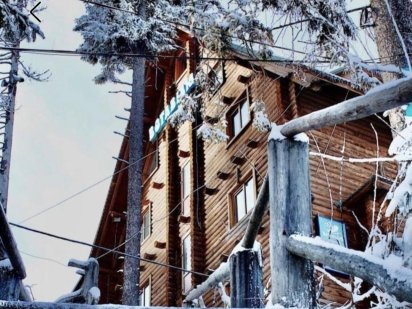 Діючий  готель на гірськолижному курорті Лазещина