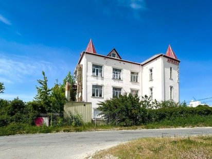 Продаж ОСЗ 800 м². Земля, підвал, генератор. Мала Данилівка