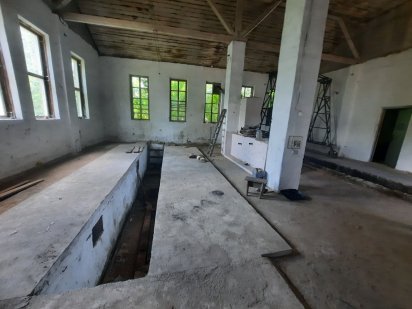 Продаж комплексу (нежитлові споруди)  37.25  Га земельна ділянка Корсунь-Шевченківський