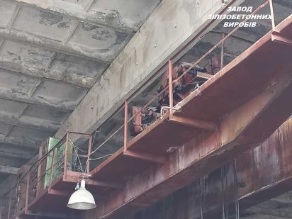 Приміщення промислового виробництва 7800 м2; 1,3га продаж від власника Новоселиця