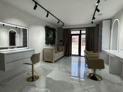 Здається місце в салоні краси Виноградов