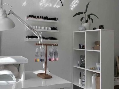 Сдаётся место в салоне.Для мастера маникюра и педикюра.Центр города.