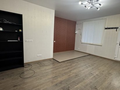 Сдам длительно нежилое помещение с фасадным входом Южное