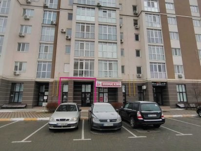 Оренда 28 кв м, фасад вул. Кожедуба, висока стеля Буча