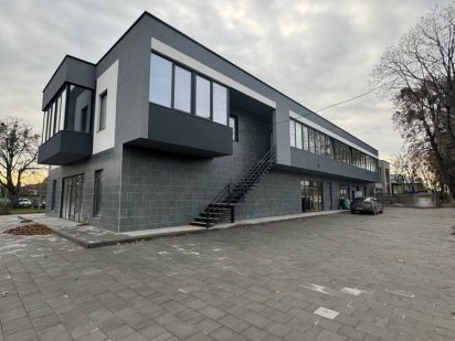 Оренда фасадних комерційних приміщень 100м2 та 450м2 Луцьк Луцьк