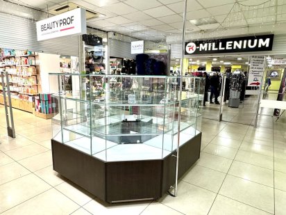 Аренда торгового островка, 6 м.кв, 95 квартал, ТЦ Миллениум, фасад. Кривий Ріг