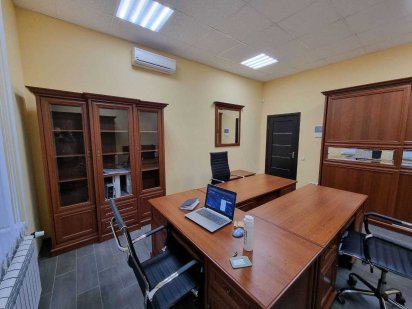 Офіс з меблями та світлом в центрі міста, ціна разом з комуналкою Полтава