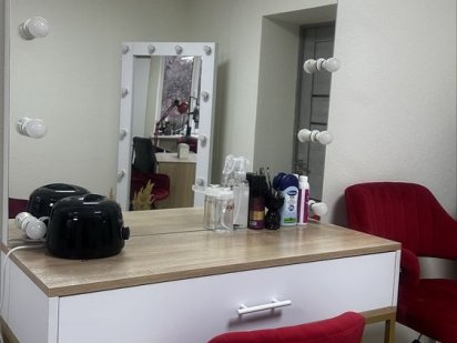 Оренда для майстра манюку , візажиста, бровиста Івано-Франківськ