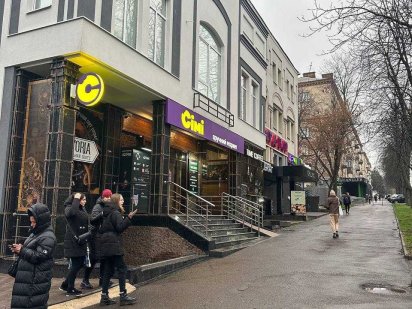 ЦЕНТР 100м2 Здам ФАСАДНУ частину приміщення в СУБОренду Рівне