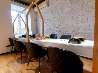 Оренда місця для майстра манікюра центр(Ратуша) Івано-Франківськ