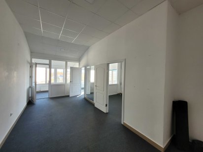 Оренда офісу в центрі. 44 мкв. Кабінетна система. Івано-Франківськ