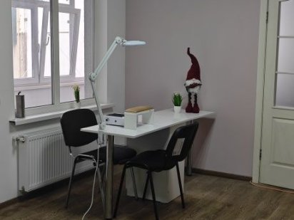 Аренда рабочего места для мастера маникюра. Центр Суми