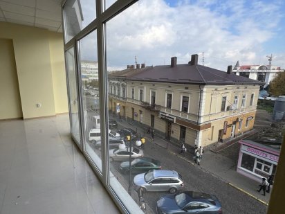 Здається в оренду великий офіс в центрі Ратуша Ивано-Франковск