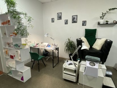 Оренда робочого місця манікюр та педикюр Полтава