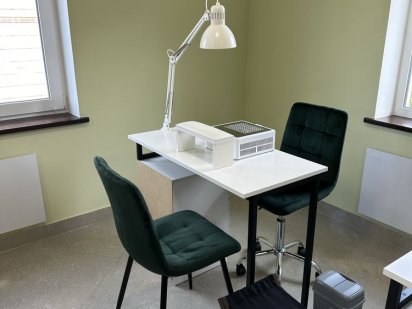 Оренда місця для майстра манікюру/педикюру/брівок/мейкапу | Центр Рівне