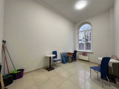 Оренда комерц. приміщення під магазин 18м2. вул. Січових стрільців Івано-Франківськ