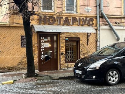 Здається фасадне приміщення в центрі міста Черновцы