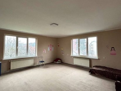 Здається великий будинок під комерційну діяльність біля центра міста. Черновцы