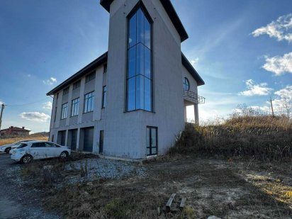 Здається в оренду просторе трьохповерхове комерційне приміщення! Рівне