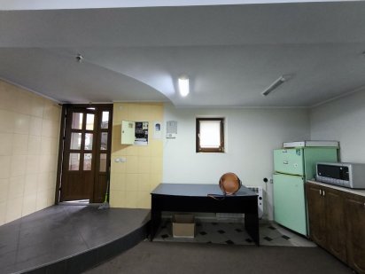 Здається офіс центр міста поряд ЧНУ Черновцы