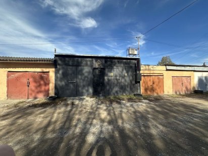 Здається гараж , можна і під міні цех Черновцы