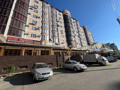 Фасадне приміщення біля Шрубки та Gbar'у Чернівці