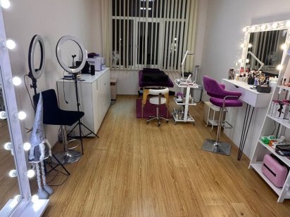 Здається робоче місце в студії Черновцы