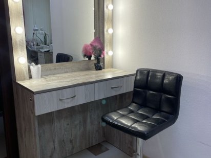 Місце для бровиста, візажиста, майстра з нарощення волосся Ужгород