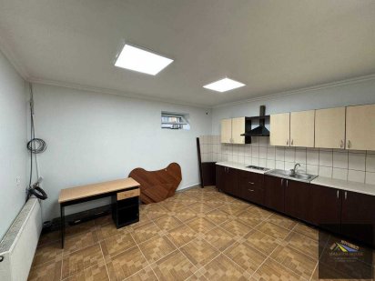 Комплекс офісно-складських будівель Черновцы