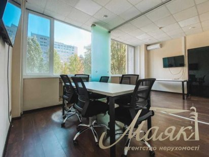 Аренда меблированного офиса в БЦ Алмазова 13, Печерск Центр Киев